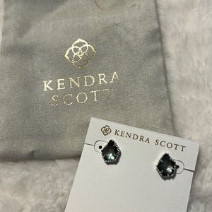 Kendra Scott Silver Stud Earrings in Iridescent Gray